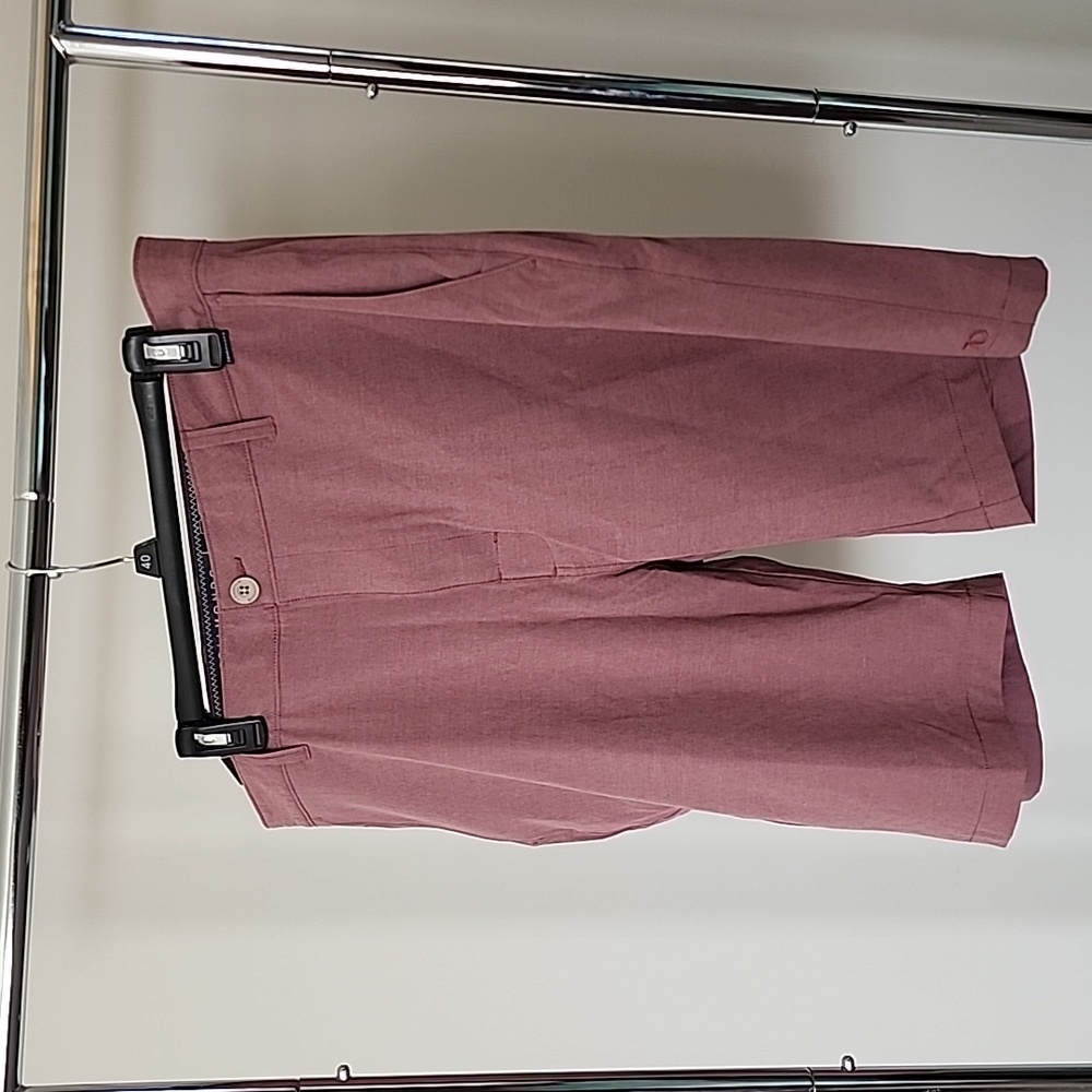7 Diamonds Dynamic Performance Short 40" waist, reddish, pinkish, purplish.